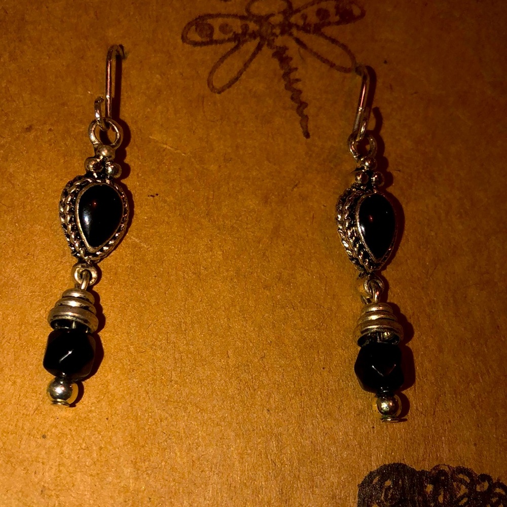 Black Stone & Silver Earrings🌹